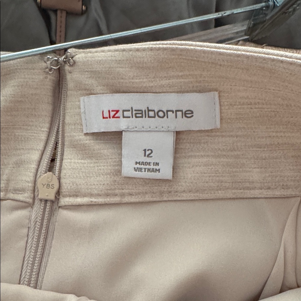 Liz Claiborne Beige Pencil Skirt - Sleek Workwear - Picture 2 of 2